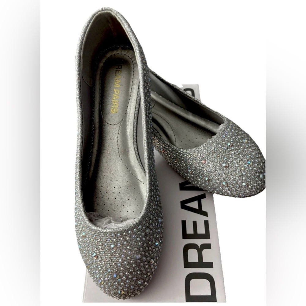 Dream Pairs Women’s Silver Rhinestone Embellished Ballet Flats Size 8.5
